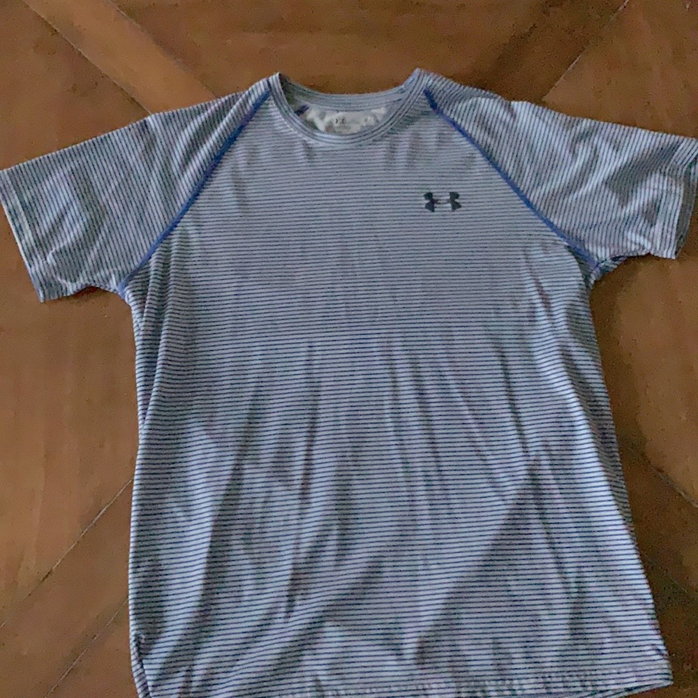 Small Under Armour tshirt